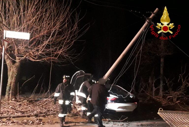 Capodanno in Veneto: oltre 100 interventi dei vigili del fuoco, incendi a Venezia e in altre città