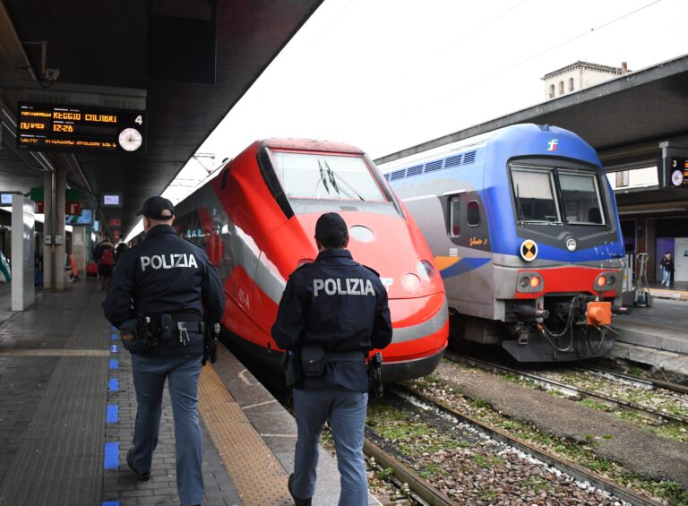 Nuove funzioni dell’app YouPol: da oggi servizi estesi a chi viaggia in treno