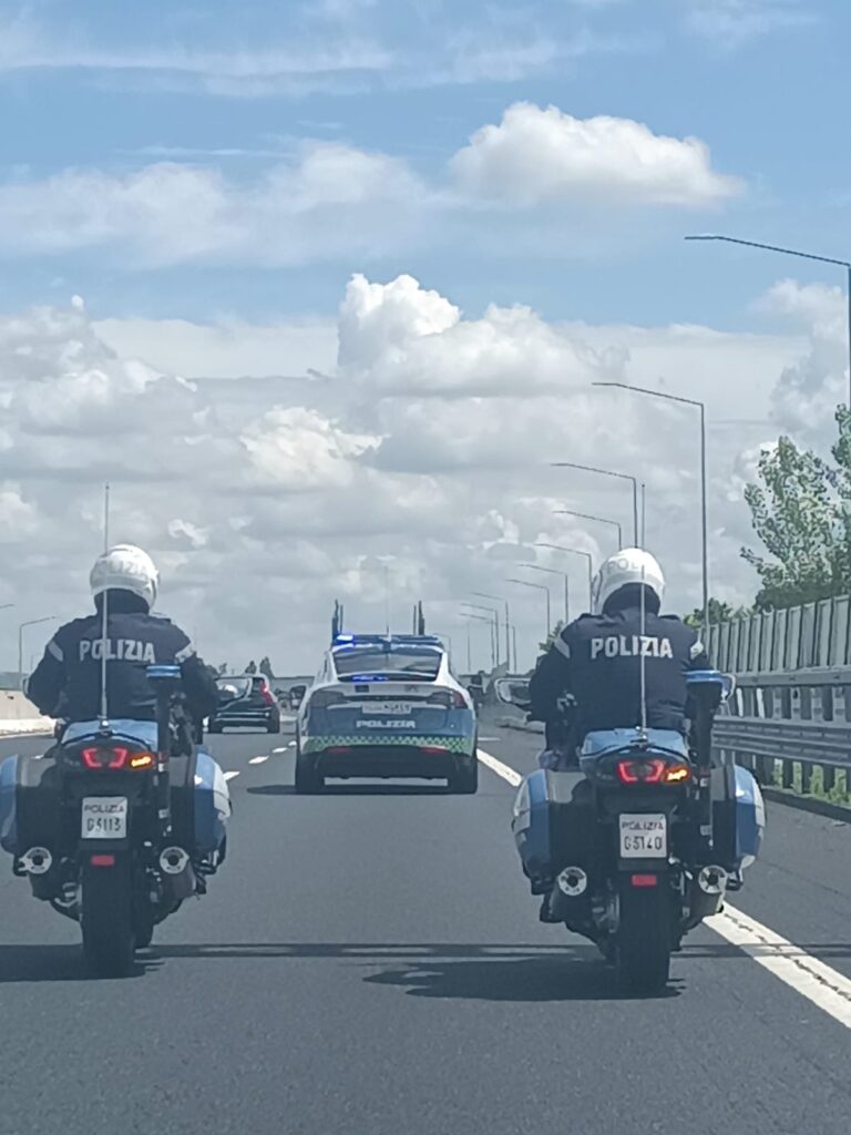 Malore in auto in Tangenziale a Mestre, salvato dalla polizia stradale