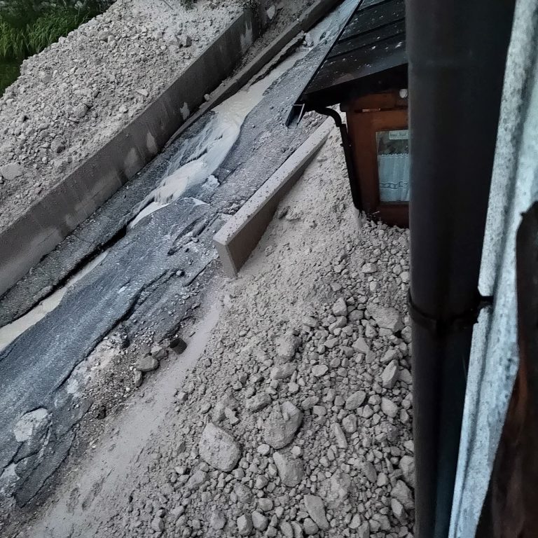 Frana a Borca di Cadore: terminati gli interventi dei vigili del fuoco