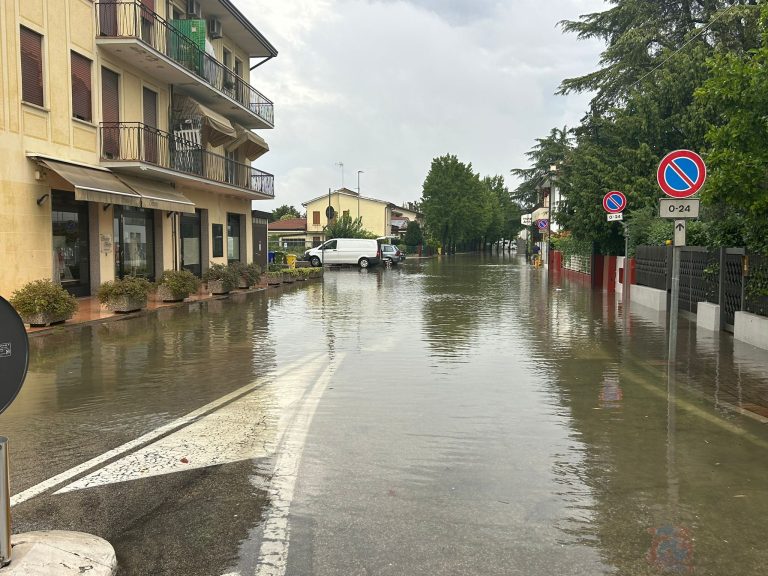 Nubifragio a Montegrotto, allagamenti e disagi alla viabilità nelle arterie cittadine