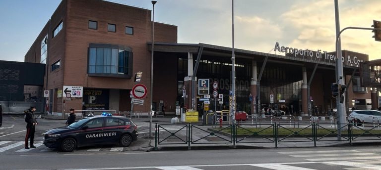 Treviso, arrestata 28enne e sequestrato oltre un chilo di droga vicino all’Aeroporto Canova