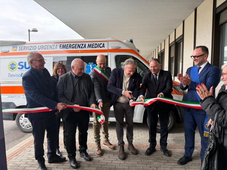 Donata una nuova ambulanza all’ospedale di Castelfranco Veneto: “Importante il sostegno al mondo della sanità”