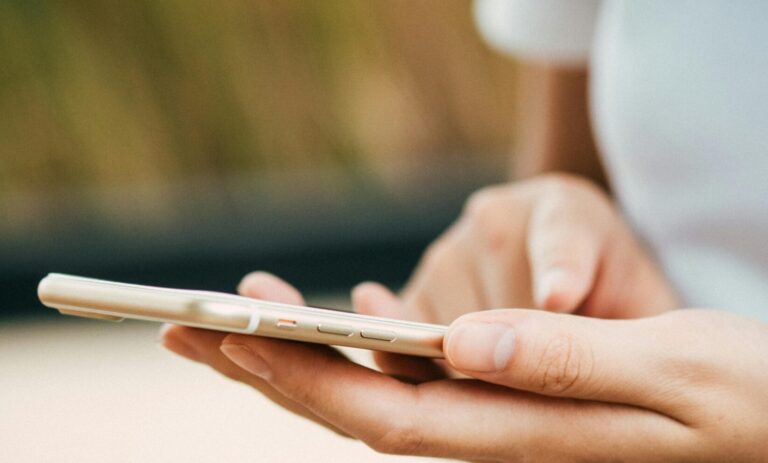 Social e minori: dall’Università di Padova un position paper che mette in guardia sui rischi per la salute