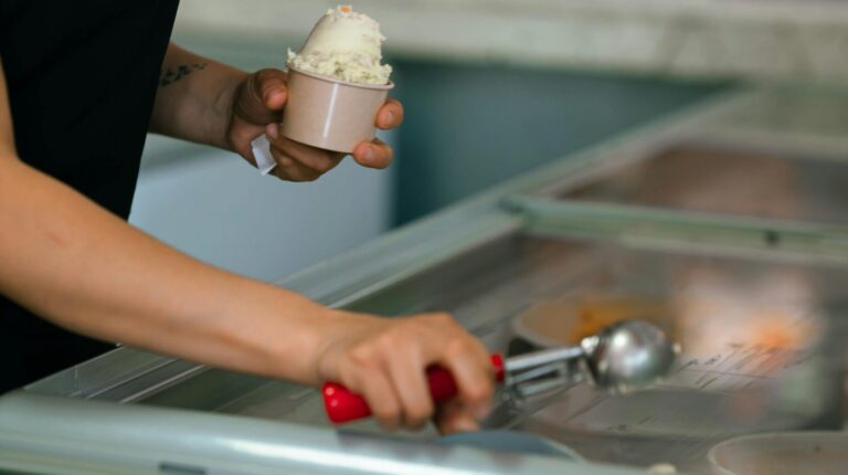 Gelato a quasi 30 euro al chilo: così l’aumento delle materie frena gelaterie e acquisti
