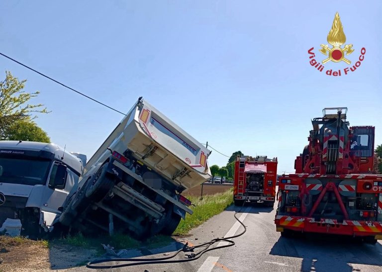 Incidente frontale tra auto e camion a Codevigo: autista 25enne muore nello scontro