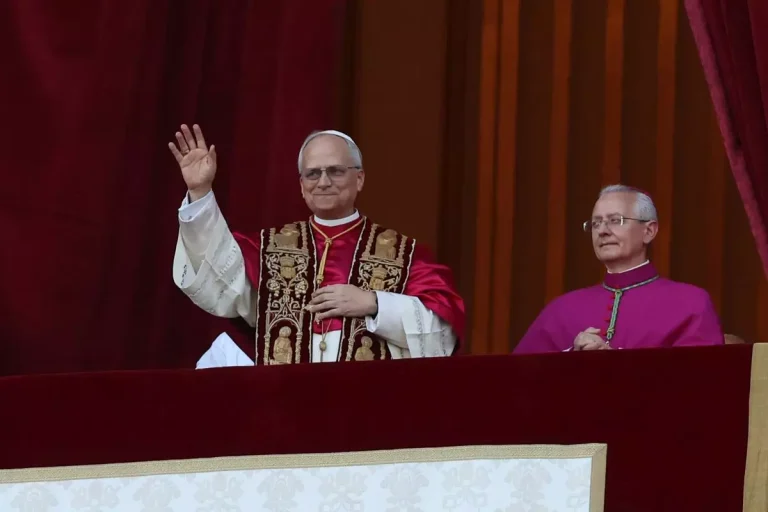 Papa Leone XIV “La pace sia con voi, la Chiesa deve costruire ponti”