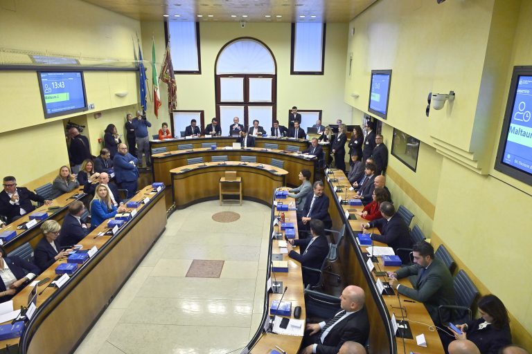 Fondi Comuni di confine, è scontro tra Conte e Szumski: “Solo polemica sterile, la sua coerenza vale zero”