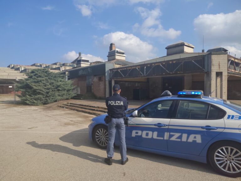 Padova, sgomberato edificio occupato: 12 denunciati
