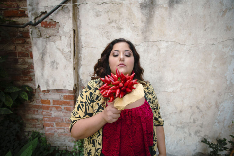 Stand-up al Teatro del Parco: Serena Bongiovanni arriva a Mestre con “Foramalocchiu”