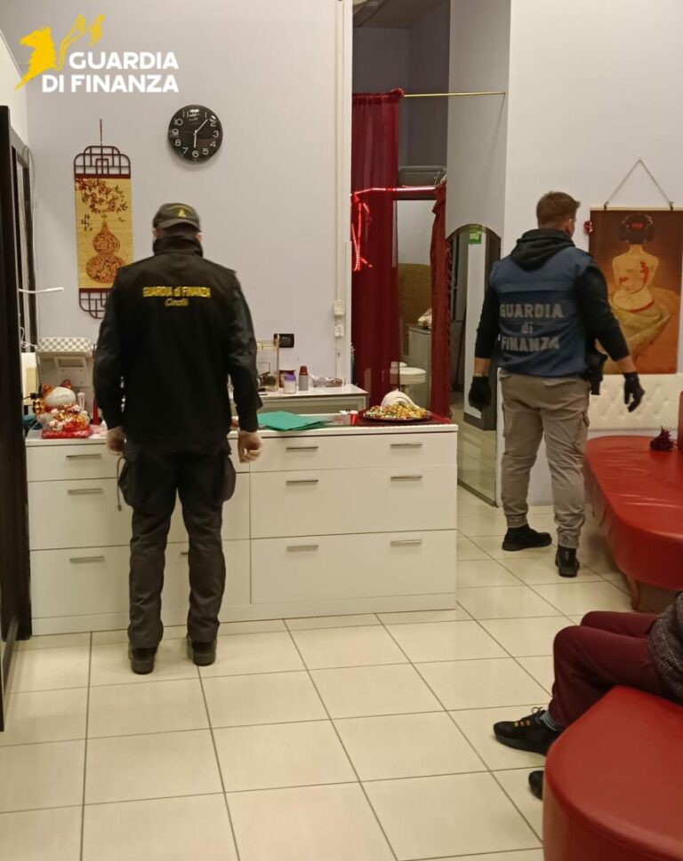 Vedelago, prostituzione in un centro benessere: arrestata maitresse, quasi 900 clienti identificati