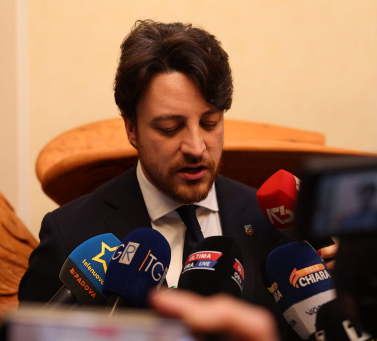 Incidente di Montebelluna, Stefani: “Apprensione per i Carabinieri in gravi condizioni e vicinanza alla famiglia ferita nell’impatto”
