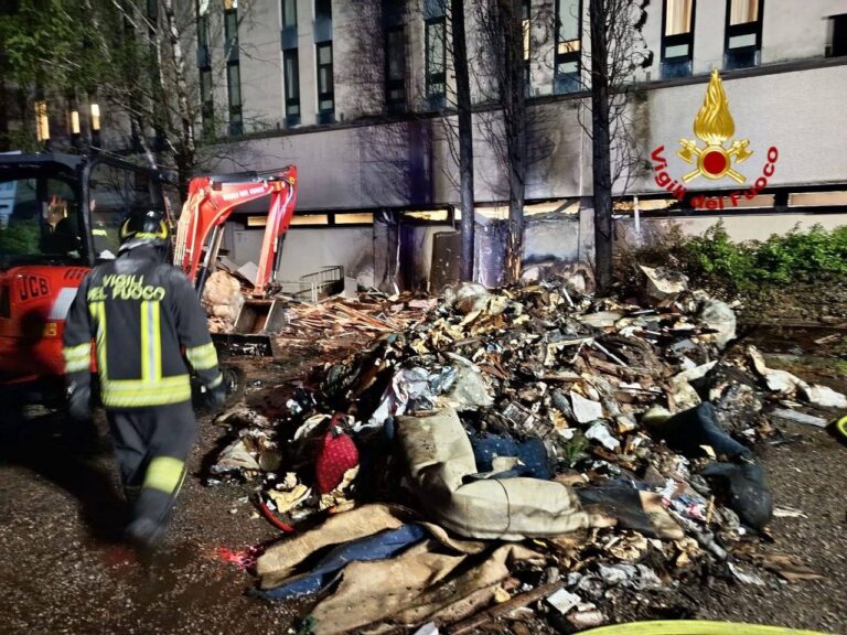 Verona, incendio in un albergo: evacuata la struttura