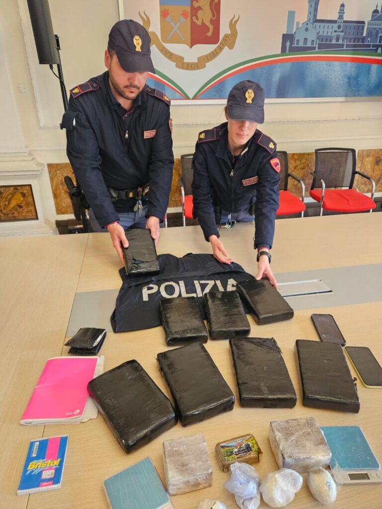 Bloccati con 10kg di droga in auto, arrestata una coppia a Cavarzere