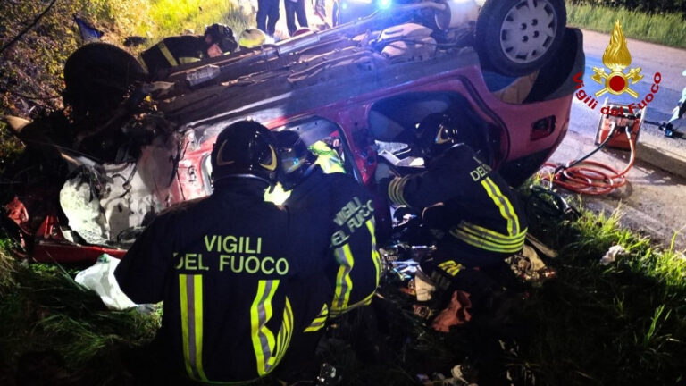 Incidente a Belluno: auto si ribalta e finisce fuori strada, un ferito