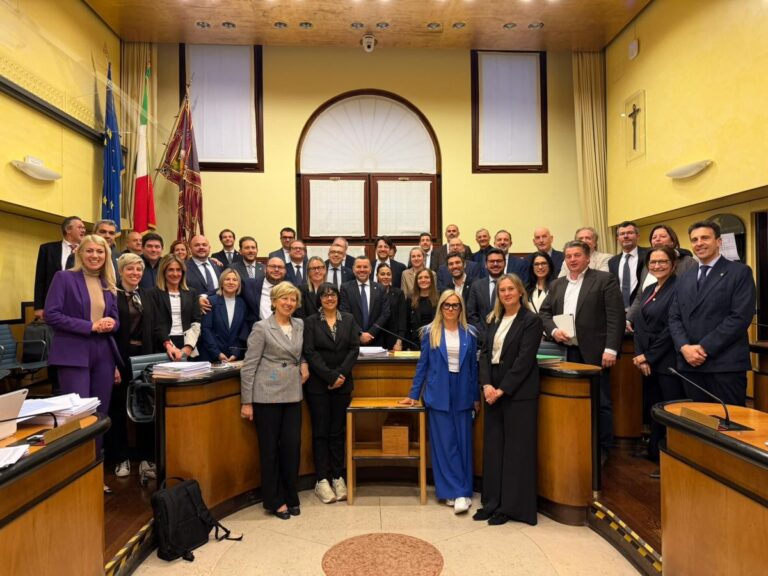 Autonomia, il centrodestra si oppone ai rinvii del centrosinistra