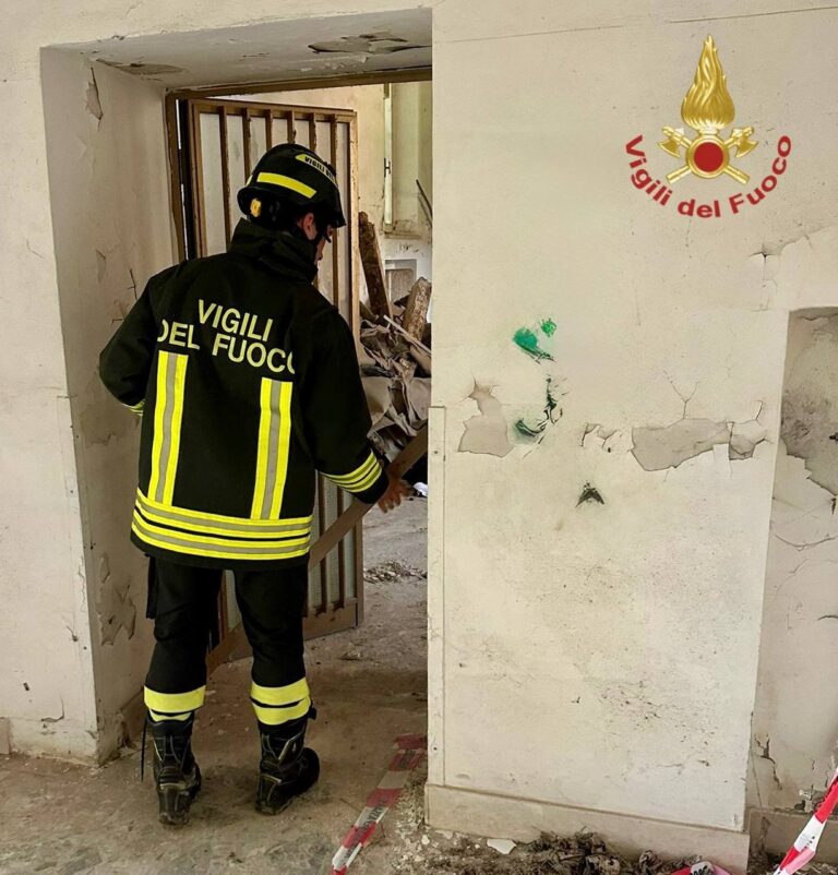 Venezia: crolla una palazzina in ristrutturazione al Lido, 4 feriti