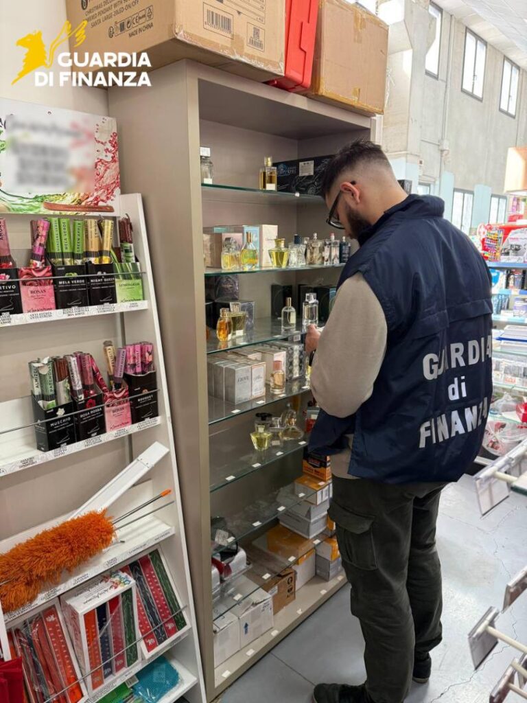 Treviso, cosmetici tossici in vendita: denunciato il titolare del negozio