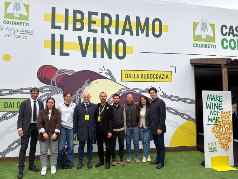 I giovani Coldiretti lanciano un messaggio di pace al Vinitaly, “Make wine, not war”