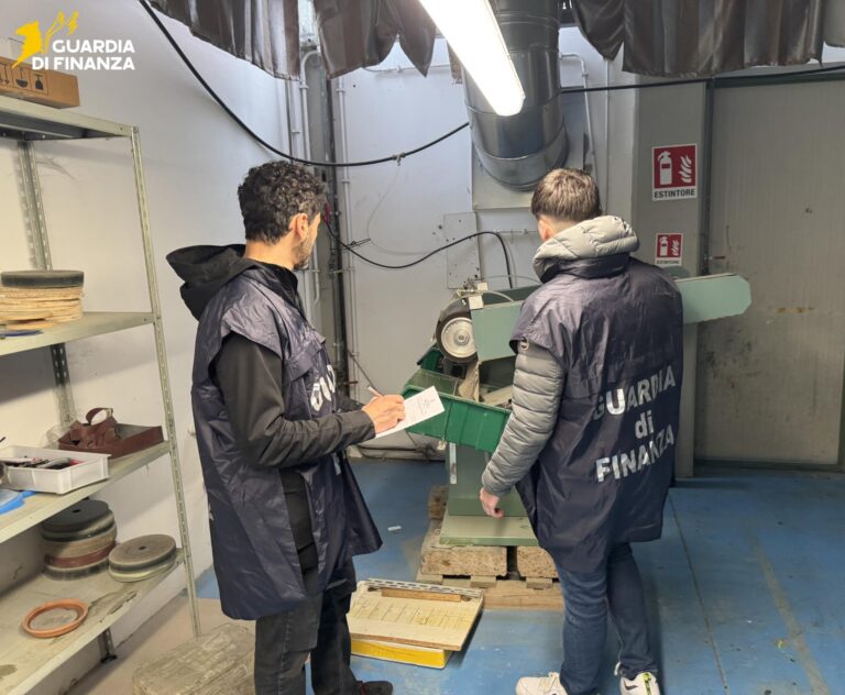 False fatture per 83 milioni di euro nell’occhialeria nel Trevigiano: 52 gli imprenditori denunciati