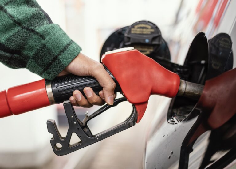 Belluno, controlli su carburanti: tre sanzioni per irregolarità sui prezzi