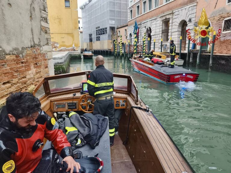 Venezia: tre persone in acqua, recuperato il corpo di un ventenne