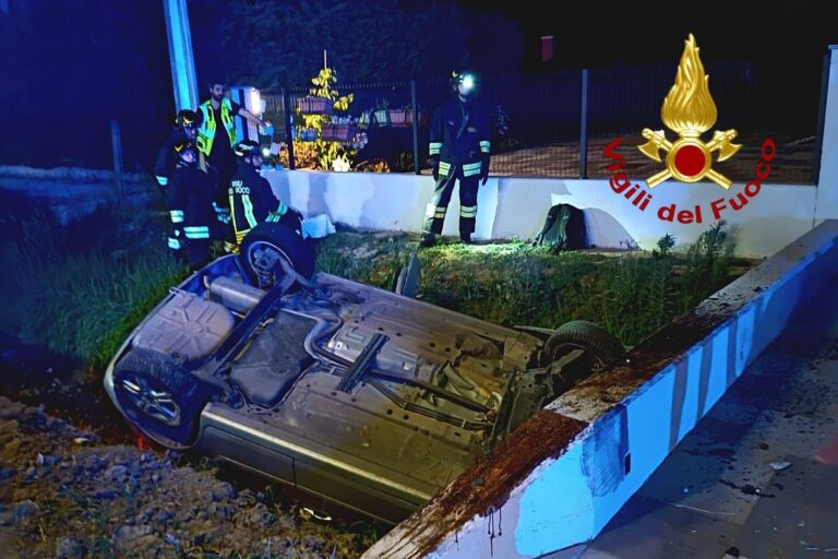 Borgoricco, auto si ribalta nel fosso nella notte: muore una 22enne