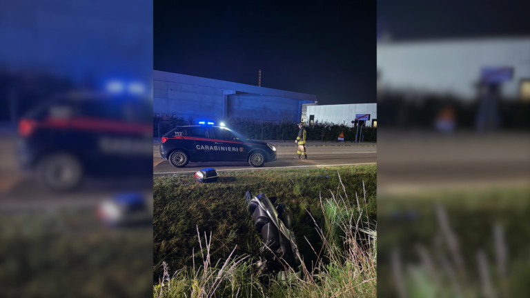 Ormelle, 49enne alla guida di uno scooter finisce fuori strada