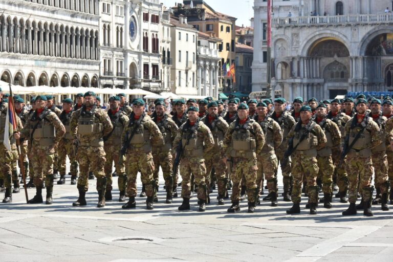 Venezia celebra i Lagunari: 42 anni di storia e servizio, omaggio in Piazza San Marco