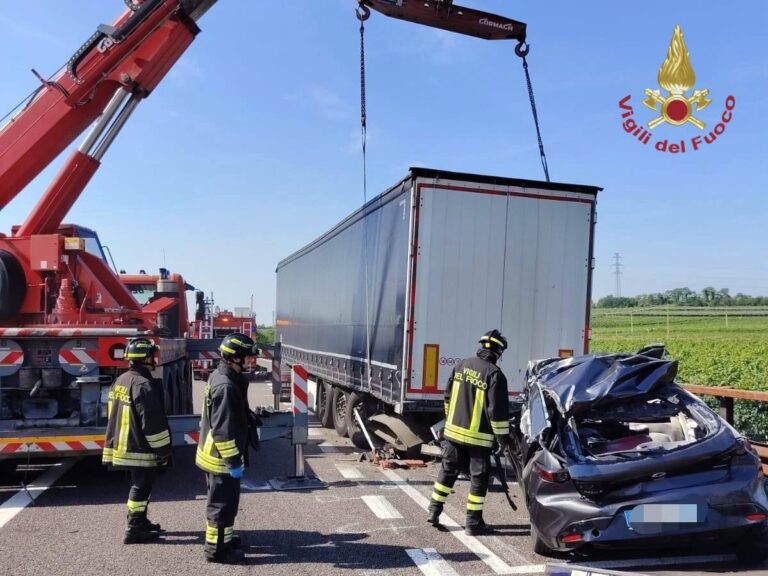 Pastrengo, schianto in A22 tra auto e camion: muore un giovane di 27 anni