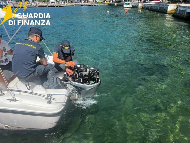 Motori truccati sulle barche a noleggio, sequestrati cinque natanti nel lago di Garda e d’Iseo