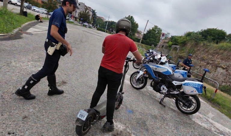 In monopattino a 70 km/h: minorenne arrestato dalla polizia locale di Padova