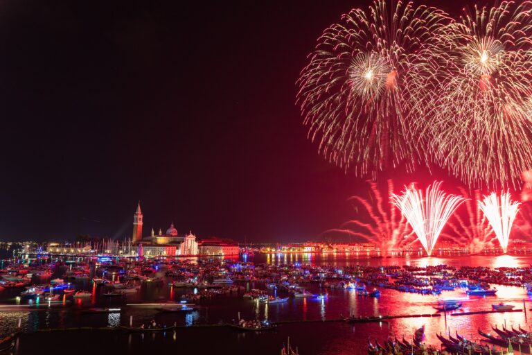 Redentore, Venezia si illumina: in Bacino San Marco lo spettacolo “I Colori di Venezia”