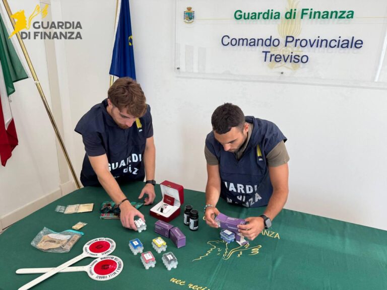 Treviso, controllate 8 spedizioni per contrastare i traffici illeciti: trovati 16 grammi di hashish e orologio falso