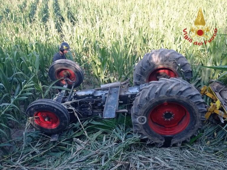 Il trattore si ribalta nei campi: morto 76enne a San Michele al Tagliamento