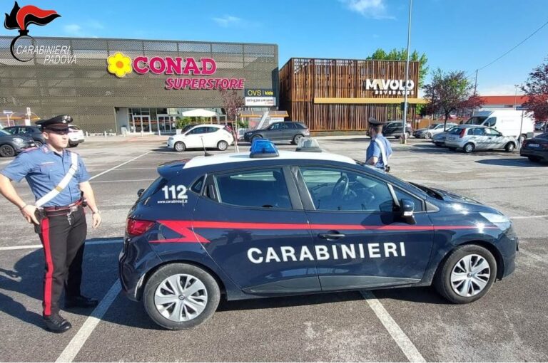 Carmignano di Brenta, tentano di derubare una donna all’uscita del Conad: quattro denunciati dai carabinieri