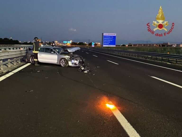 A4, incidente tra Grisignano e Padova Ovest: auto in fiamme