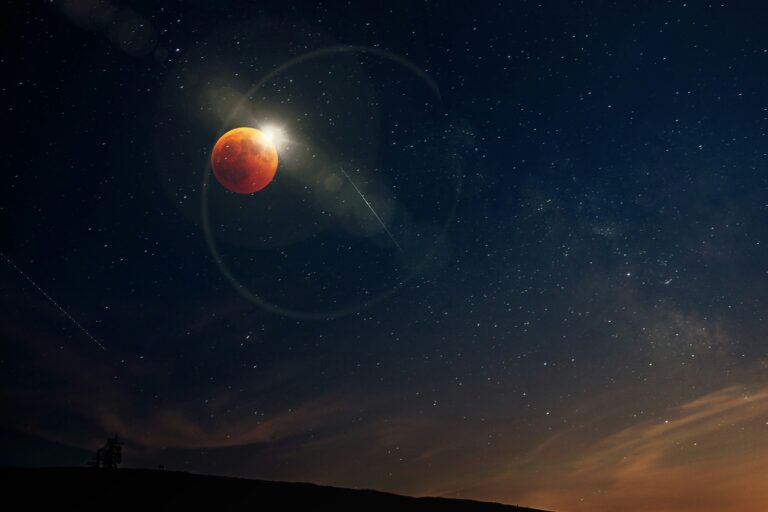 Eclissi di Sole al tramonto, a Jesolo occhi puntati al cielo: il momento clou alle 20.18