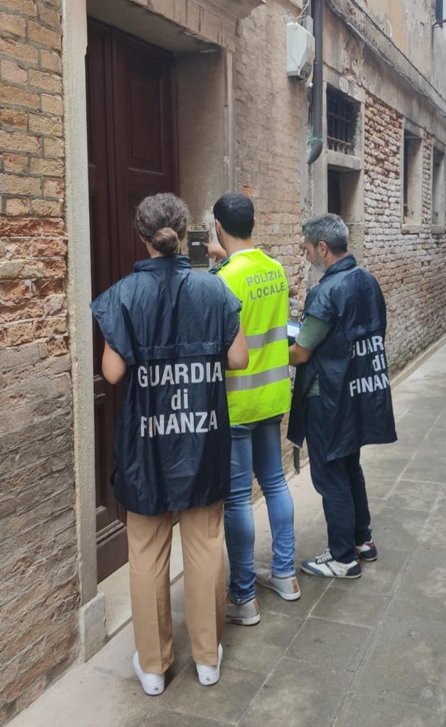 Murano, controllate quattordici strutture ricettive: sanzioni per oltre 6 mila euro