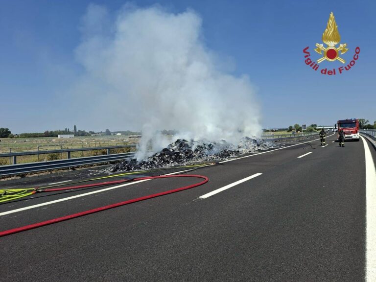 A31 Valdastico, carico di un camion in fiamme: chiuso un tratto dell’autostrada