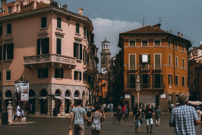 Niente vacanze, ad agosto 2 italiani su 3 restano a casa: vale fino a 13 miliardi l’economia dei “Rimasti”