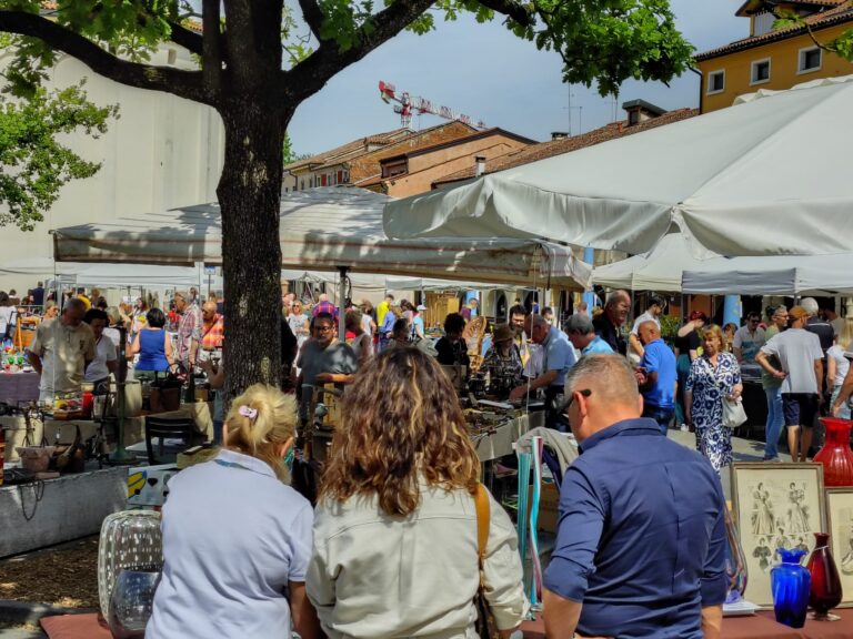 A Noale torna MercatiNoale: 130 bancarelle tra antiquariato, vintage e sapori d’Italia