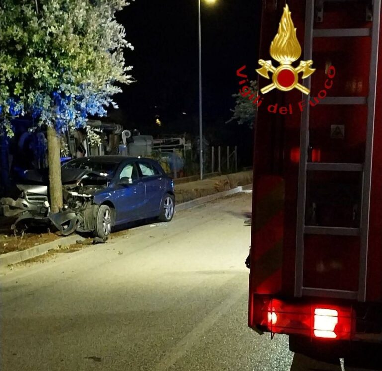 Cimadolmo, una donna perde il controllo del veicolo e si schianta contro un albero