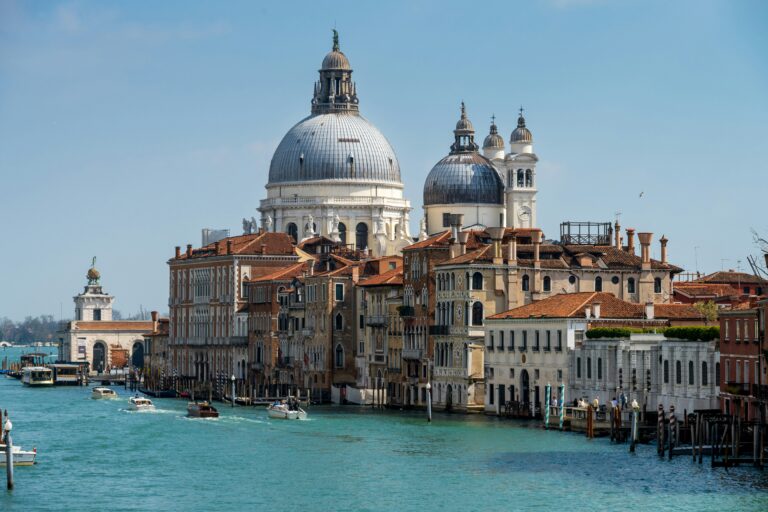 Venezia punta sull’accessibilità: al via i lavori per le nuove rampe sul Ponte della Salute