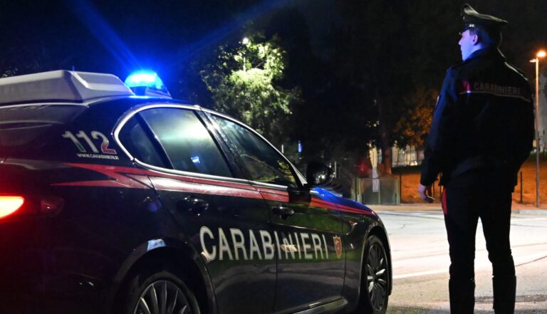 Camposampiero, ruba cinque bottiglie di alcolici da un’enoteca: arrestato 53enne