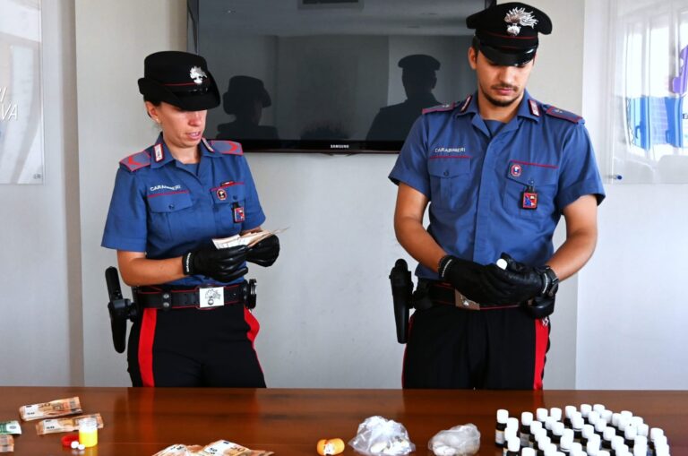 Padova, trovati in casa oltre 100 grammi di droga e più di 19 mila euro in contanti: arrestato 43enne