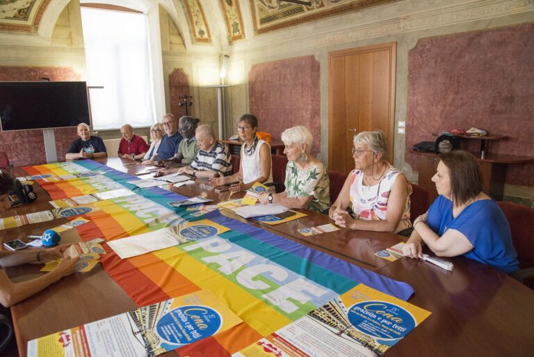 A Padova torna la “Cena per tutti”: Piazza dei Frutti diventa una grande tavola gratuita