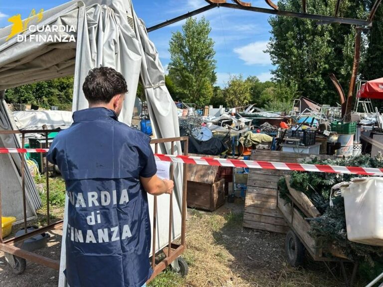 Discarica abusiva nel Padovano, sequestrati 700 metri cubi di rifiuti: presenti anche materiali pericolosi