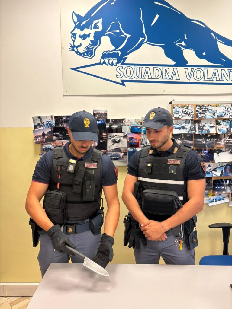 Si aggira con un coltello nella stazione di Padova, interviene la Polizia: un agente ferito, fermato un 27enne